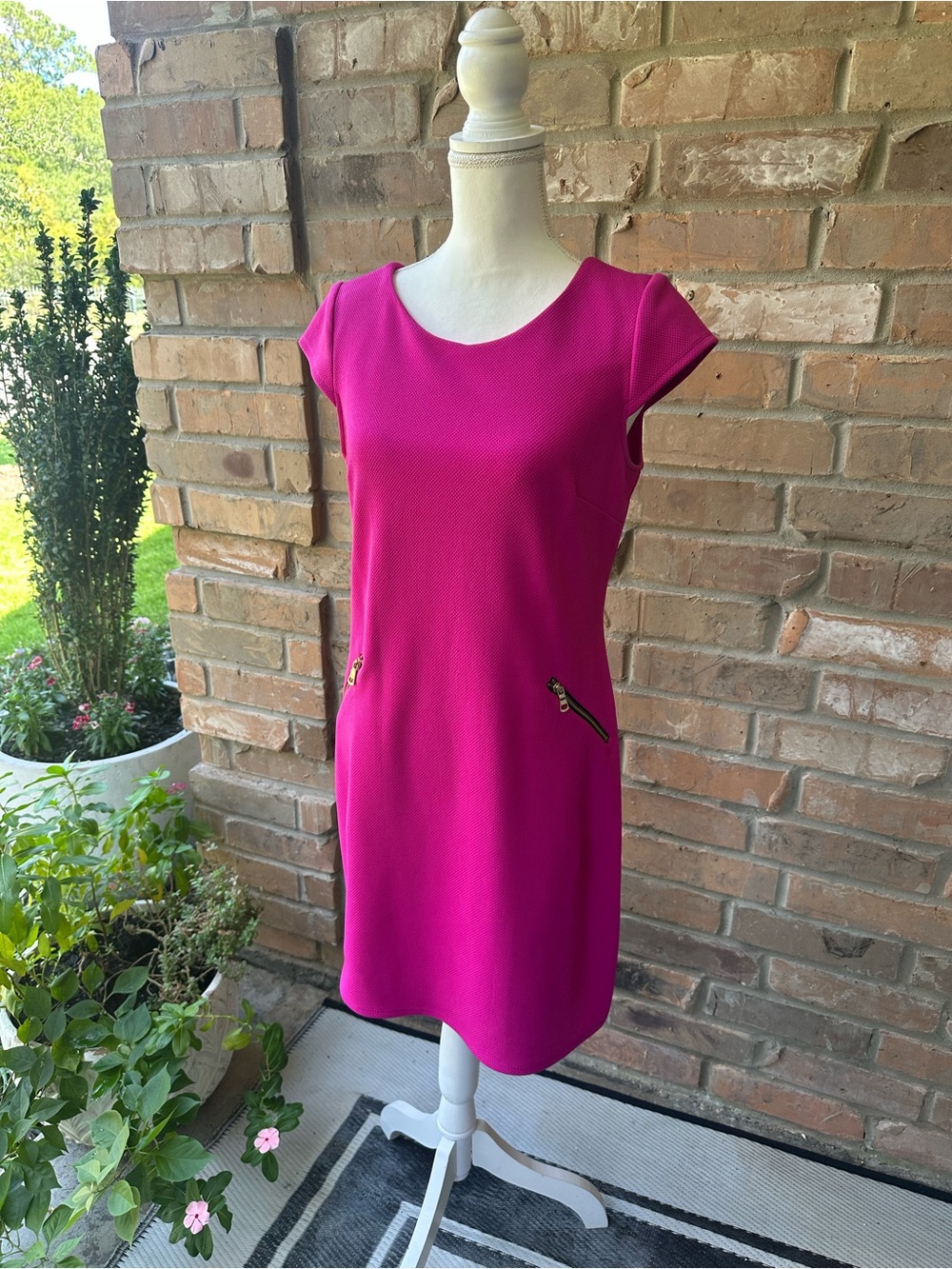 karin stevens Bright Fuchsia Cap-Sleeve Shift Dress